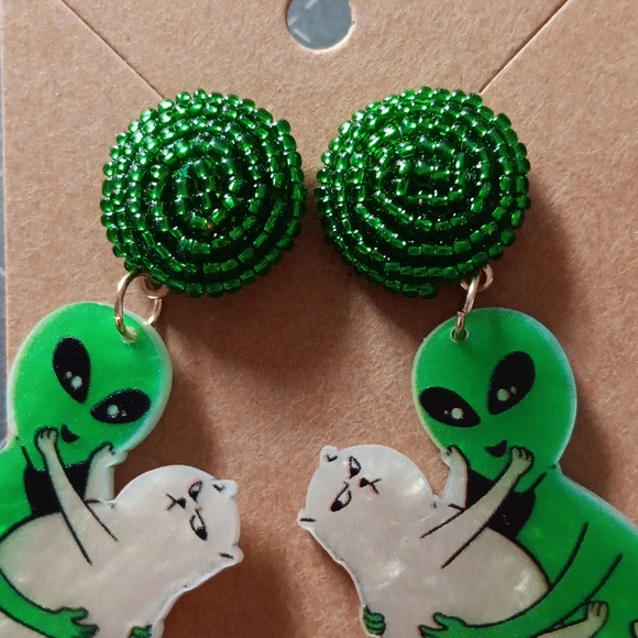Funny Green Alien and Cat Acrylic Dangle Drop Earrings New! - Picture 4 of 5